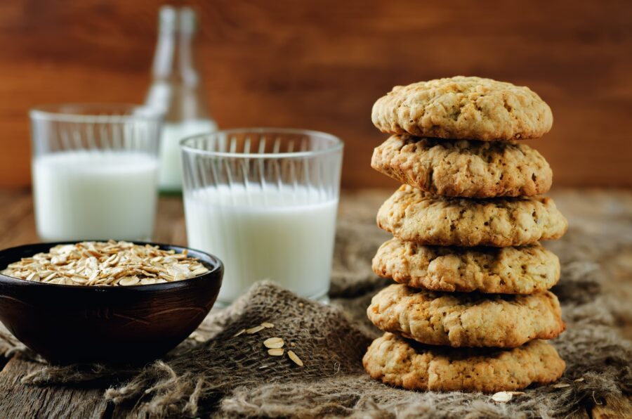 Oatmeal cookies with milk