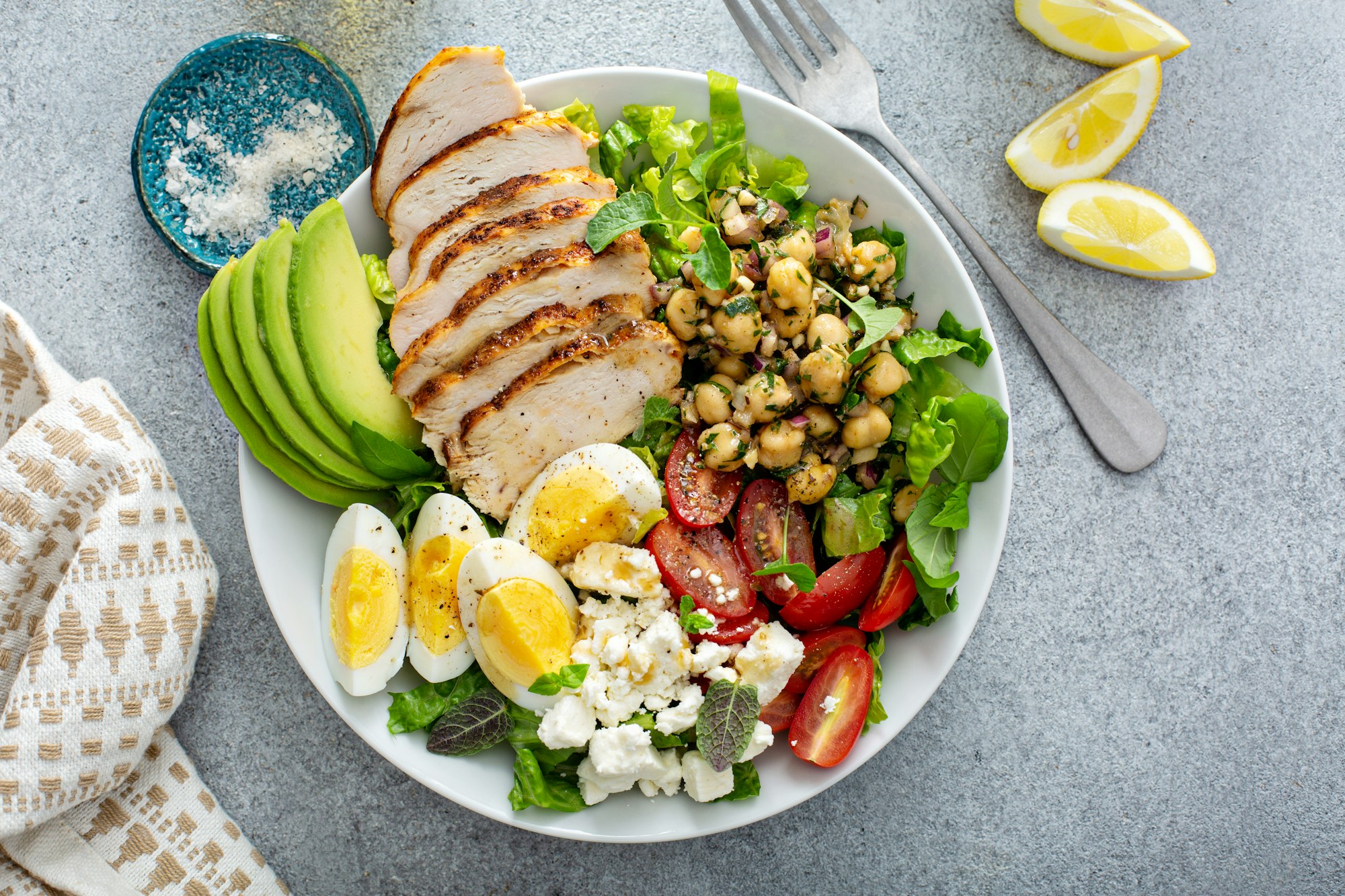 Healthy salad lunch bowl with chicken, avocado and chickpeas