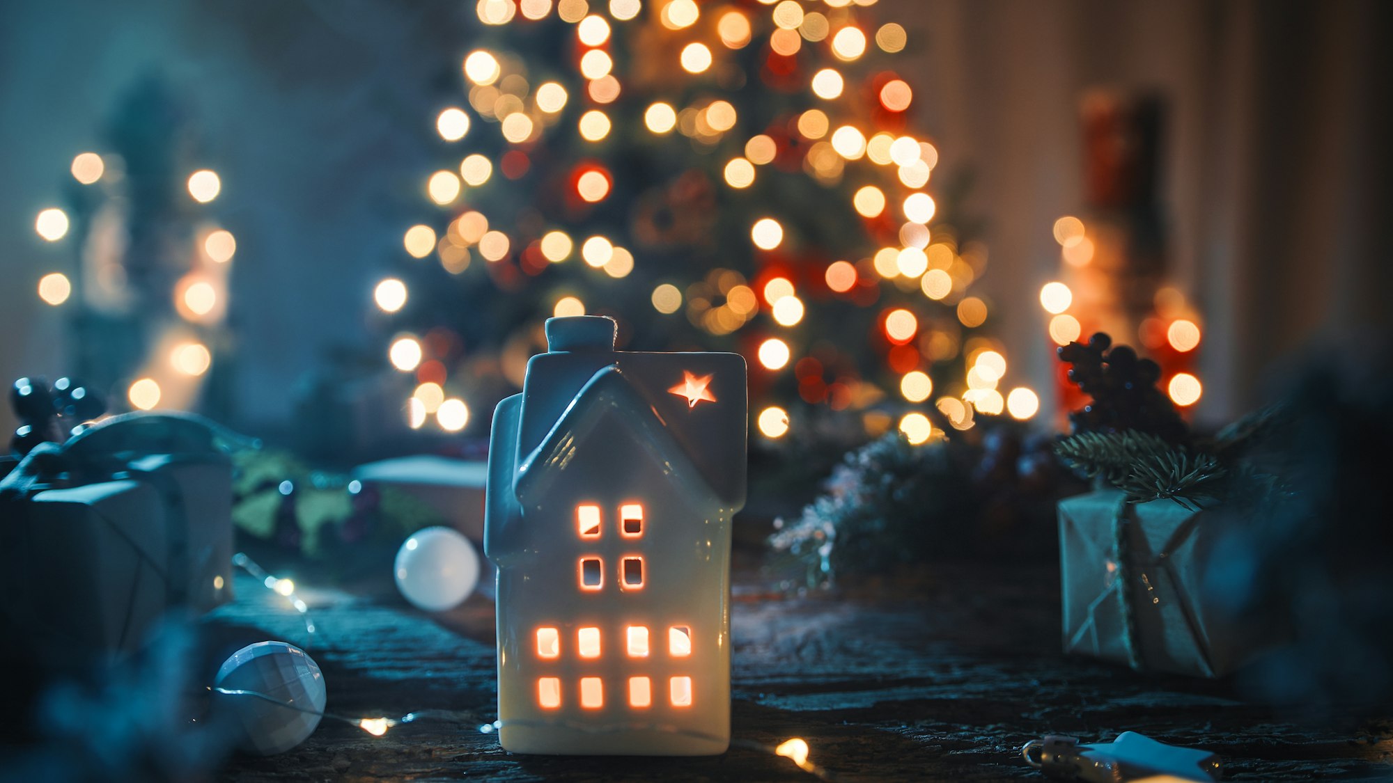 The little house with candle and tree as background