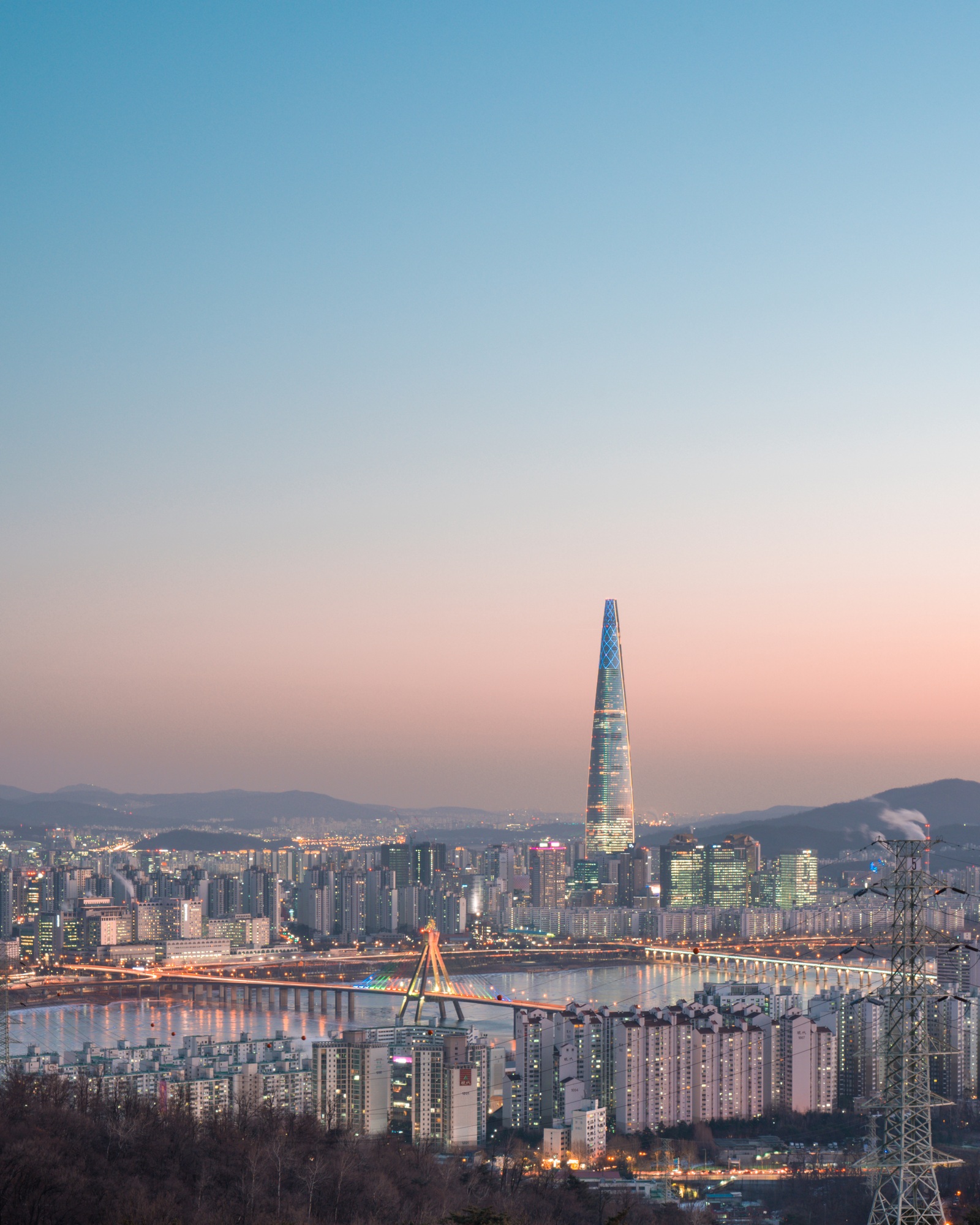 Vertical shot of Lotte World Tower in Seoul, South Korea during sunset